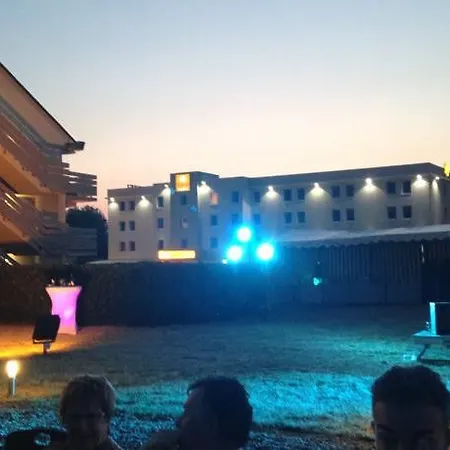 高级古典罗赛维尔赛兹酒店